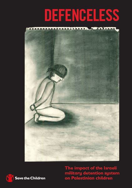 copertina del repost in inglese dal titolo rosso in alto "defeceless" e nel centro un disegno in bianco e nero fatto da un bambino che ritrae un ragazzo imprigionato