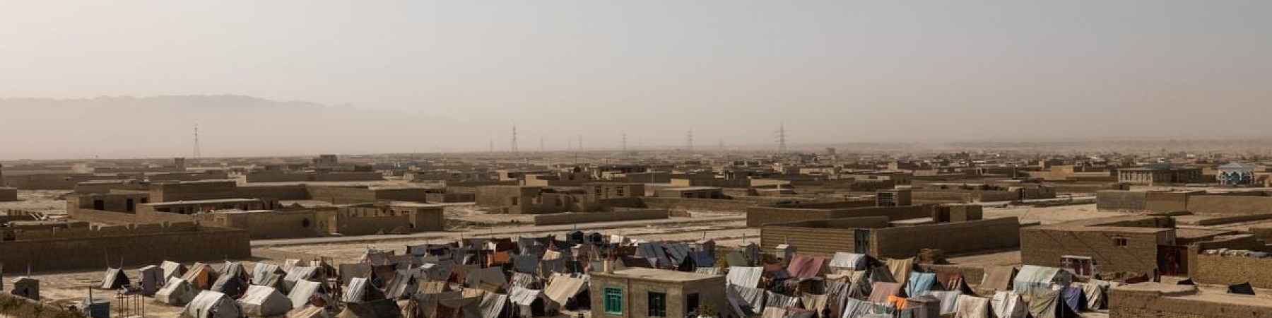 campo profughi ripreso dall'alto in Afghanistan