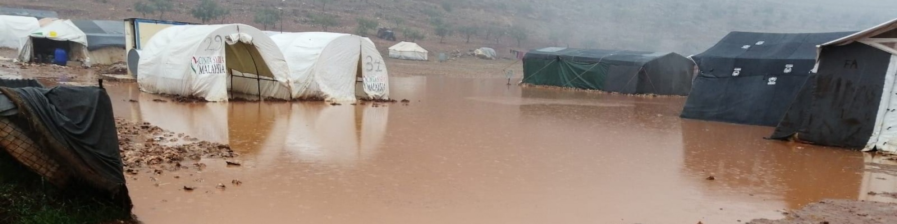 Campi rifugiati siriani allagati a causa delle forti piogge