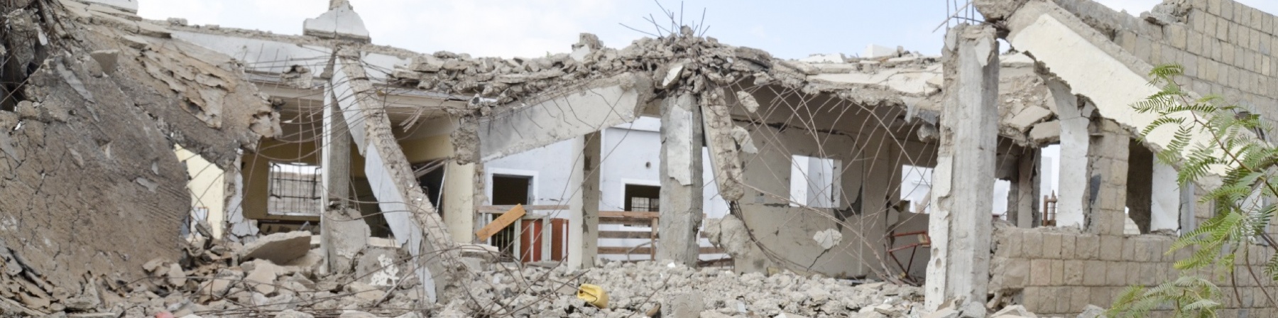Macerie di una scuola bombardata in Yemen