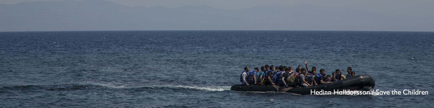 Gommone di migranti in mare.