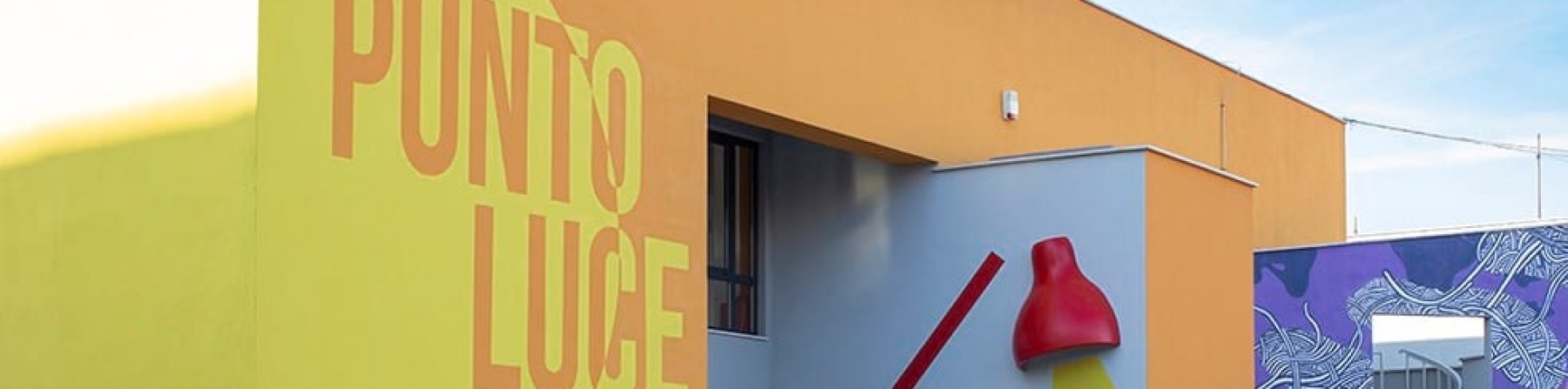 Ingresso del nuovo Punto Luce di Save the Children a Roma Ostia