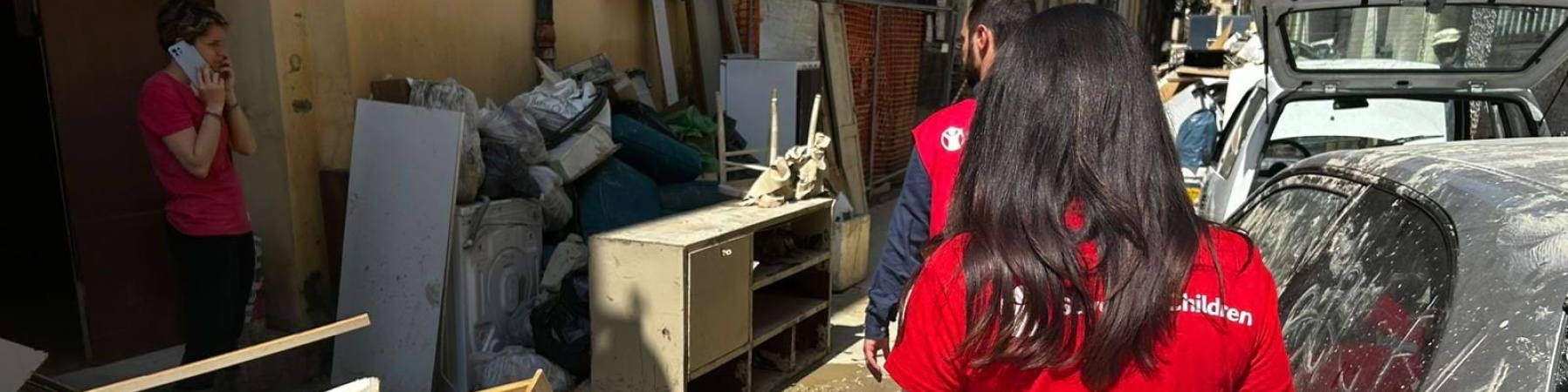 Operatore Save the Children durante un sopralluogo in Emilia-Romagna post alluvione