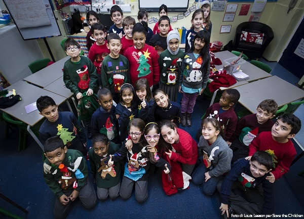 Christmas Jumper Day-Bambini gruppo-di-bambini-con-il-maglione-natalizio