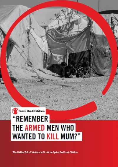 copertina report sulla situazione dei bambini e delle bambine ad Al Hol in Siria, foto in bianco e nero del campo e titolo nero e rosso