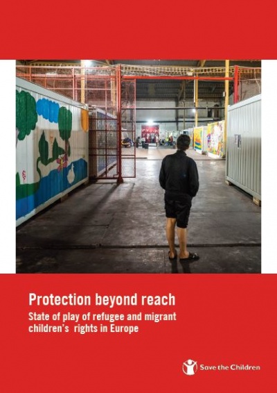 copertina rossa con foto di una ragazzo di spalle del report protection beyond reach