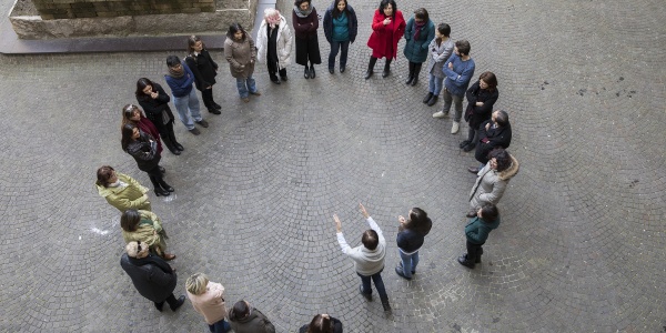 ragazzi in cerchio foto dall alto