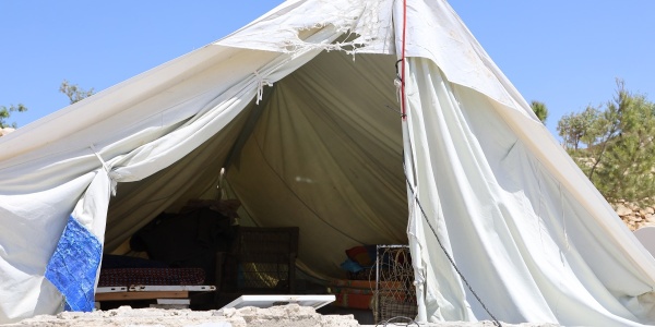 Tenda distrutta in campo profughi palestinese