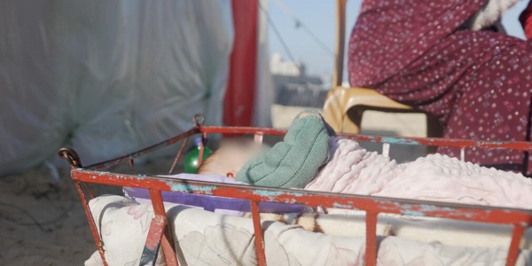 bambina in culla a Gaza