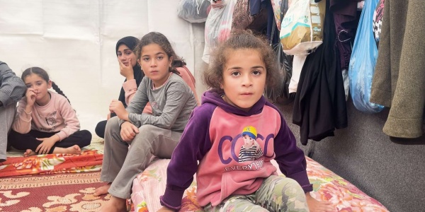 bambine in una tenda a Gaza