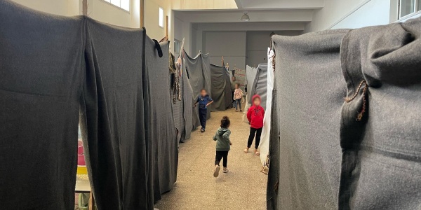 bambini a gaza in un campo profughi 