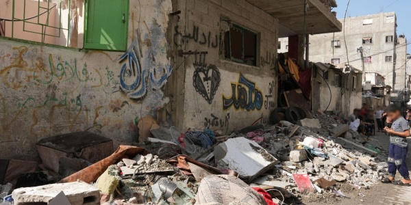 Un cumulo di macerie in una strada di Gaza