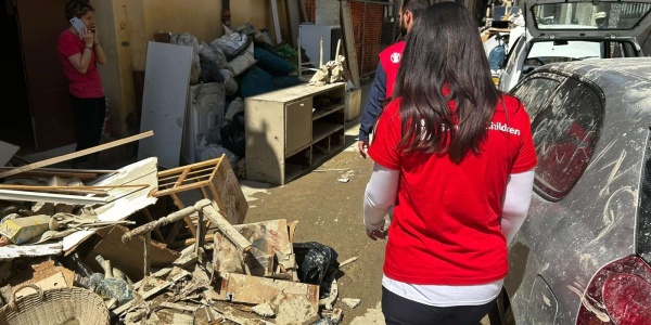 Operatore Save the Children durante un sopralluogo in Emilia-Romagna post alluvione